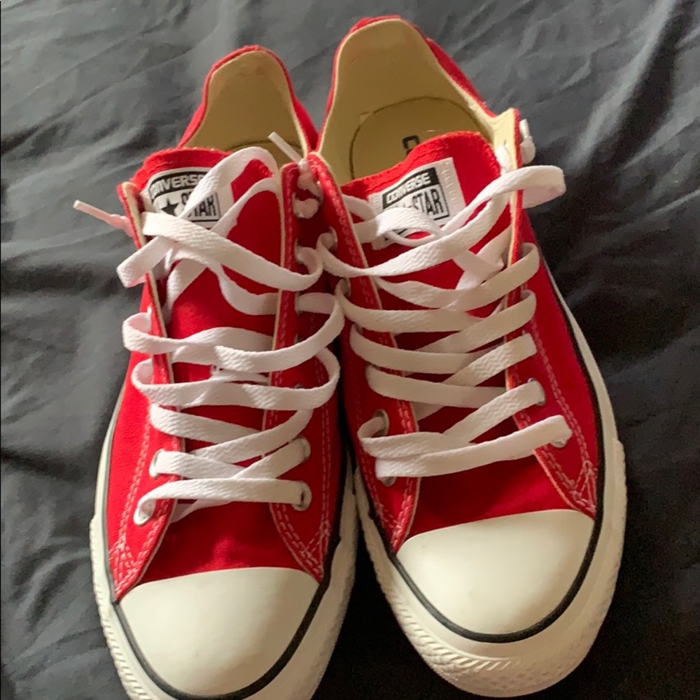 Red converse - Picture 2 of 3